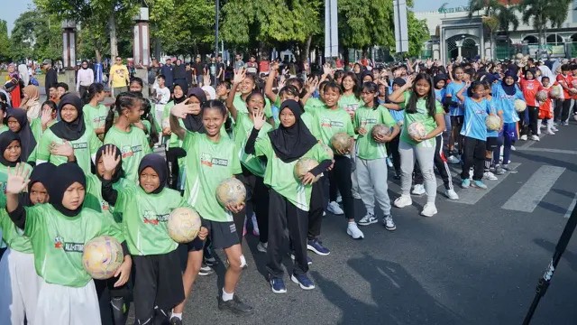 MilkLife Soccer Challenge All Stars players dribbling footballs around Alun-alun Simpang 7 Kudus