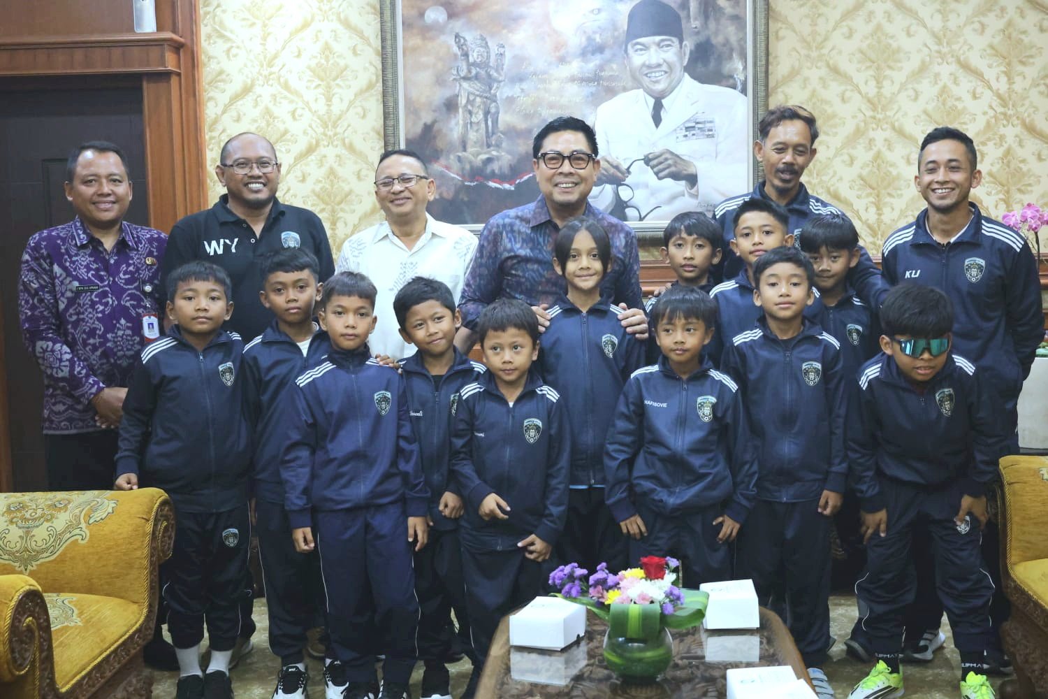 Denpasar City FC players and management with Denpasar Deputy Mayor Kadek Agus Arya Wibawa