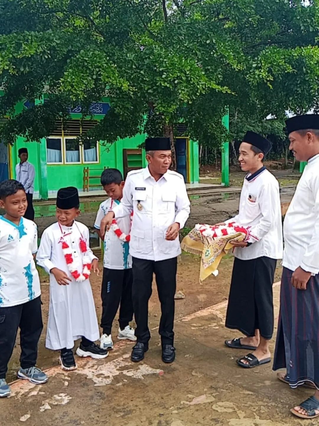 Send-off of SDIT Al-Furqon students for Singa Cup 2025