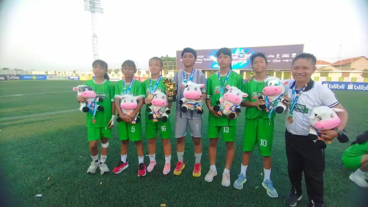 The All-Stars Surabaya squad at the MilkLife Soccer Challenge All-Stars 2026